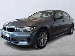 Mörkgrå Begagnad 2019 BMW 330e Sedan | 249 900 kr (Marknadspris)
