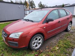 Begagnad 2006 Ford Focus Halvkombi | 17 000 kr (Marknadspris)