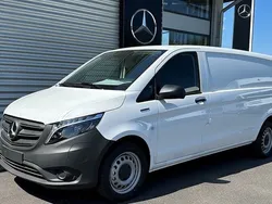 Vit Begagnad 2023 Mercedes e-Vito Minibuss | 561 250 kr (Dyr)