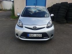 Silver Begagnad 2012 Toyota Aygo Halvkombi | 45 000 kr (Bra pris)