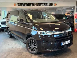 Svart Begagnad 2023 VW Multivan Style Minibuss | 644 900 kr (Superpris)