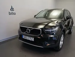 Svart Begagnad 2022 Volvo XC40 Momentum SUV | 259 500 kr (Marknadspris)