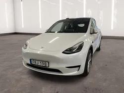 Vit Begagnad 2024 Tesla Model Y Standard Range SUV | 519 000 kr (Dyr)