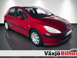 Röd Begagnad 2005 Peugeot 307 Halvkombi | 29 900 kr (Marknadspris)