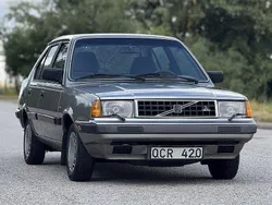 Ljusgrå Begagnad 1988 Volvo 360 Sedan | 49 900 kr