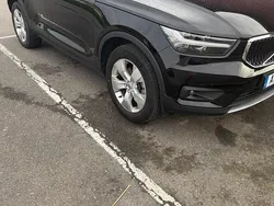 Svart Begagnad 2021 Volvo XC40 Momentum SUV | 310 000 kr (Marknadspris)
