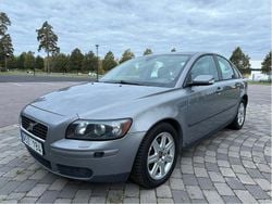 Grå Begagnad 2005 Volvo S40 Kinetic Sedan | 32 000 kr (Bra pris)