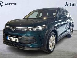 Blå Begagnad 2024 VW Tiguan SUV | 379 900 kr (Dyr)