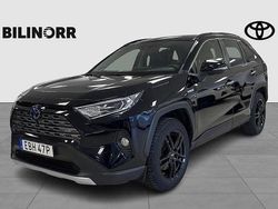 Svart Begagnad 2020 Toyota RAV4 Hybrid SUV | 299 000 kr (Marknadspris)