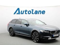 Mörkblå (denim blue) Begagnad 2018 Volvo V90 CC Kombi | 339 900 kr (Marknadspris)