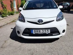 Vit Begagnad 2014 Toyota Aygo Halvkombi | 95 000 kr (Dyr)