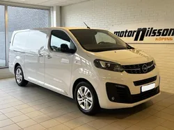 Vit Begagnad 2023 Opel Vivaro-e Combi Van | 411 875 kr (Marknadspris)