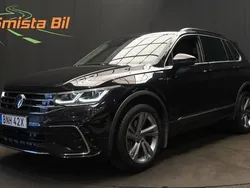 Svart Begagnad 2021 VW Tiguan R-line SUV | 329 800 kr (Marknadspris)