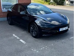 Svart Begagnad 2019 Tesla Model 3 Long Range Sedan | 265 000 kr (Marknadspris)