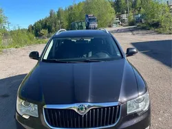 Svart Begagnad 2013 Skoda Superb Kombi | 67 500 kr (Bra pris)