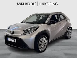 Silver Begagnad 2023 Toyota Aygo Play Halvkombi | 189 000 kr (Marknadspris)