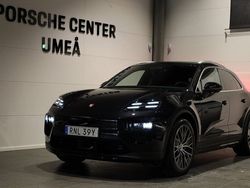 Svart Begagnad 2024 Porsche Macan SUV | 1 099 000 kr