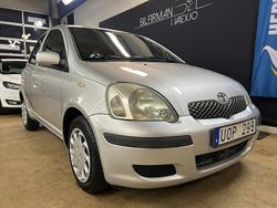 Silver Begagnad 2003 Toyota Yaris Halvkombi | 33 900 kr (Marknadspris)