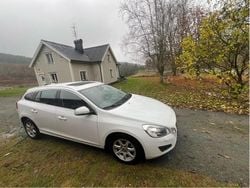 Vit Begagnad 2012 Volvo V60 Summum Kombi | 52 000 kr (Marknadspris)