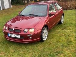 Röd Begagnad 2004 MG ZR Halvkombi | 32 000 kr