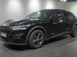 Svart Begagnad 2022 Ford Mustang Mach-E SUV | 389 900 kr (Superpris)