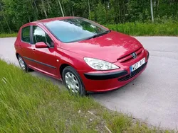 Röd Begagnad 2005 Peugeot 307 Halvkombi | 21 500 kr (Marknadspris)