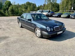 Svart Begagnad 1997 Mercedes E420 Sedan | 63 000 kr