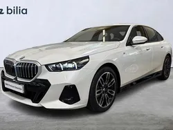 Vit Begagnad 2024 BMW 520 M Sport Sedan | 609 000 kr
