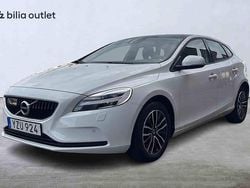 Vit Begagnad 2018 Volvo V40 Halvkombi | 204 900 kr