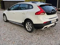 Vit Begagnad 2014 Volvo V40 CC Momentum Kombi | 95 000 kr (Bra pris)