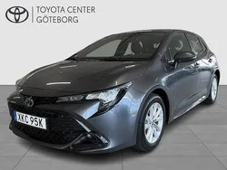 Mörkgrå Ny 2024 Toyota Corolla Hybrid Active Halvkombi | 289 900 kr (Marknadspris)