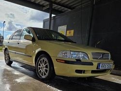 Gul Begagnad 2001 Volvo S40 Sedan | 25 000 kr (Marknadspris)