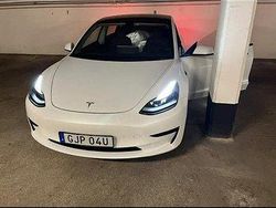 Vit Begagnad 2021 Tesla Model 3 Standard Range Plus Sedan | 330 000 kr (Dyr)