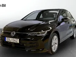 Svart Ny 2024 VW Golf VIII Life Halvkombi | 334 700 kr (Marknadspris)
