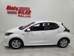 Vit Begagnad 2021 Toyota Yaris Active Halvkombi | 189 900 kr (Marknadspris)