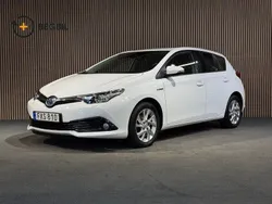 Vit Begagnad 2017 Toyota Auris Hybrid Halvkombi | 158 700 kr (Marknadspris)