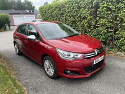 Röd Begagnad 2016 Citroën C4 Halvkombi | 109 000 kr (Marknadspris)