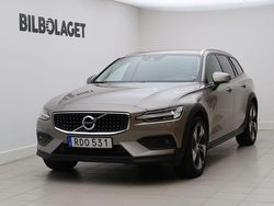 Grå Begagnad 2020 Volvo V60 CC Kombi | 304 800 kr (Marknadspris)