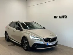 Ljusbrun Begagnad 2017 Volvo V40 CC Kombi | 224 900 kr (Marknadspris)