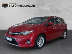 Mörkröd (röd) Begagnad 2013 Toyota Auris Active Halvkombi | 108 900 kr (Lite dyr)