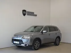 Mörkgrå Begagnad 2015 Mitsubishi Outlander SUV | 109 900 kr (Marknadspris)