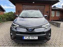 Grå Begagnad 2017 Toyota RAV4 Hybrid Active SUV | 209 000 kr (Superpris)