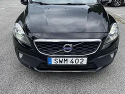 Svart Begagnad 2015 Volvo V40 CC Momentum Kombi | 95 000 kr (Bra pris)