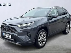 Mörkgrå Begagnad 2022 Toyota RAV4 Hybrid Executive SUV | 404 900 kr (Marknadspris)