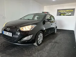 Svart Begagnad 2015 Hyundai i20 Premium Halvkombi | 54 900 kr (Superpris)