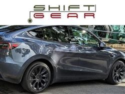 Midnight silver metallic | helsvart premium interiör Begagnad 2022 Tesla Model Y Long Range AWD SUV | 398 000 kr (Marknadspris)