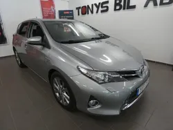 Grå Begagnad 2014 Toyota Auris Hybrid Halvkombi | 124 900 kr (Bra pris)