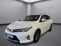 Vit Begagnad 2015 Toyota Auris Touring Sports Kombi | 124 800 kr (Marknadspris)