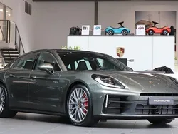 Grön Ny 2024 Porsche Panamera 4S Sedan | 1 669 000 kr (Marknadspris)