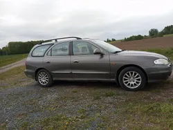 Grå Begagnad 2000 Hyundai Elantra Kombi | 10 000 kr